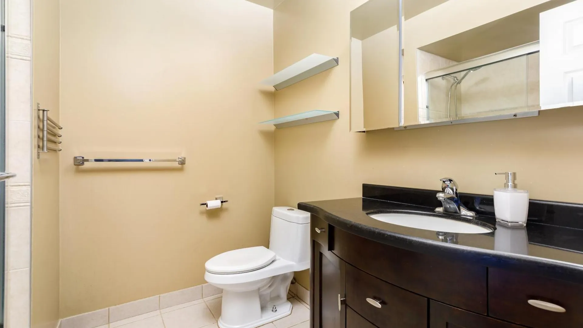 Spacious Large 4 Bedroom House - Upper 2 Floors! Mississauga