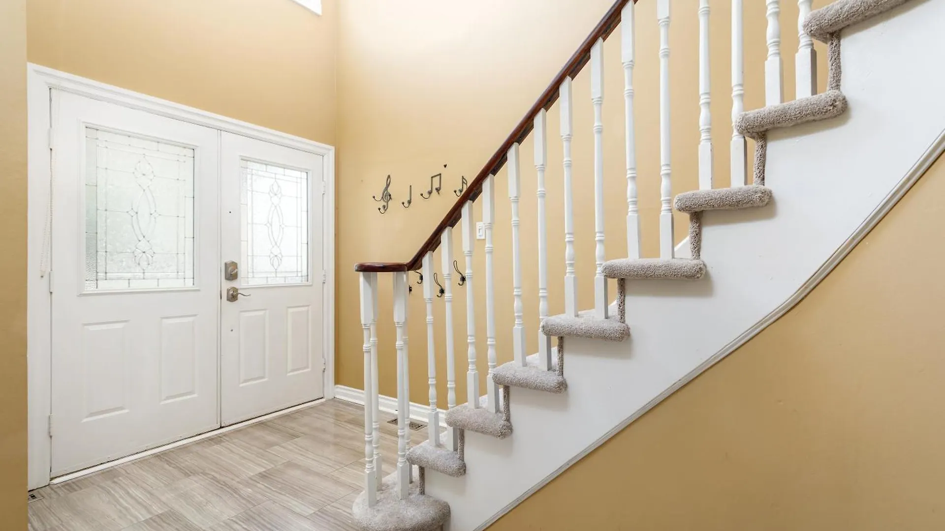 Spacious Large 4 Bedroom House - Upper 2 Floors! Mississauga 0*,  Canada
